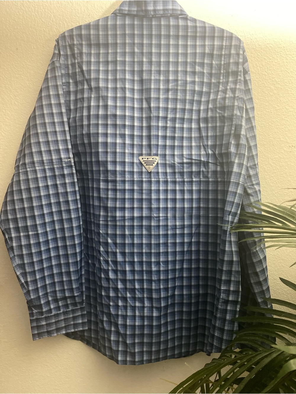 Columbia Blue Plaid Lightweight Button-Up performance fishing Gear - Picture 2 of 4